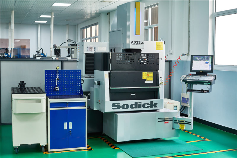 EDM Machine AD32Ls  Sodick Japan 0.002mm